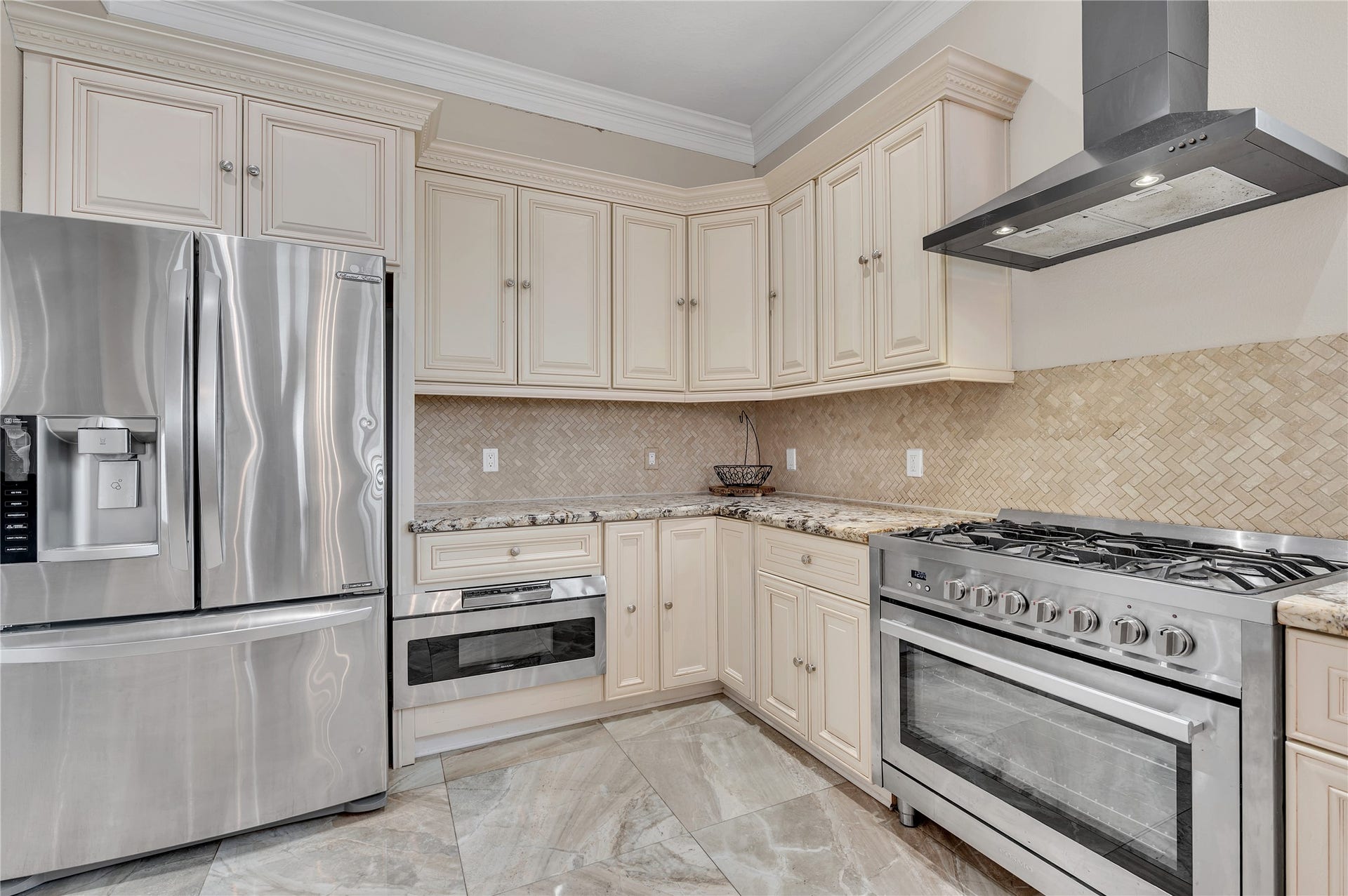 615 29th Street, San Leon, TX 77539 615 29th Street, San Leon, TX 77539