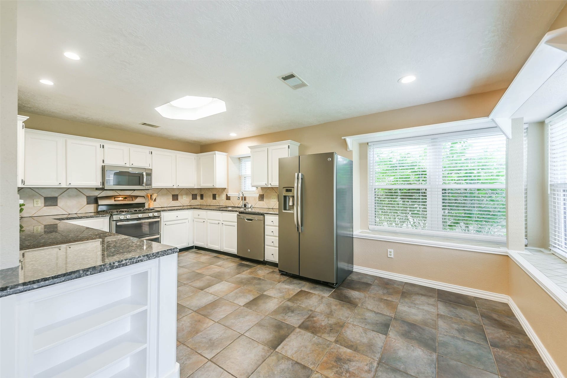 2002 Edinburg Avenue, League City, TX 77573 2002 Edinburg Avenue, League City, TX 77573
