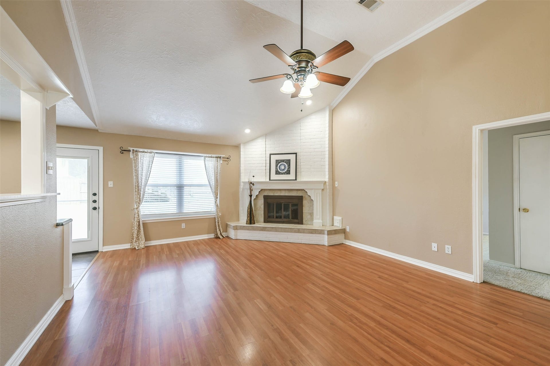 2002 Edinburg Avenue, League City, TX 77573 2002 Edinburg Avenue, League City, TX 77573
