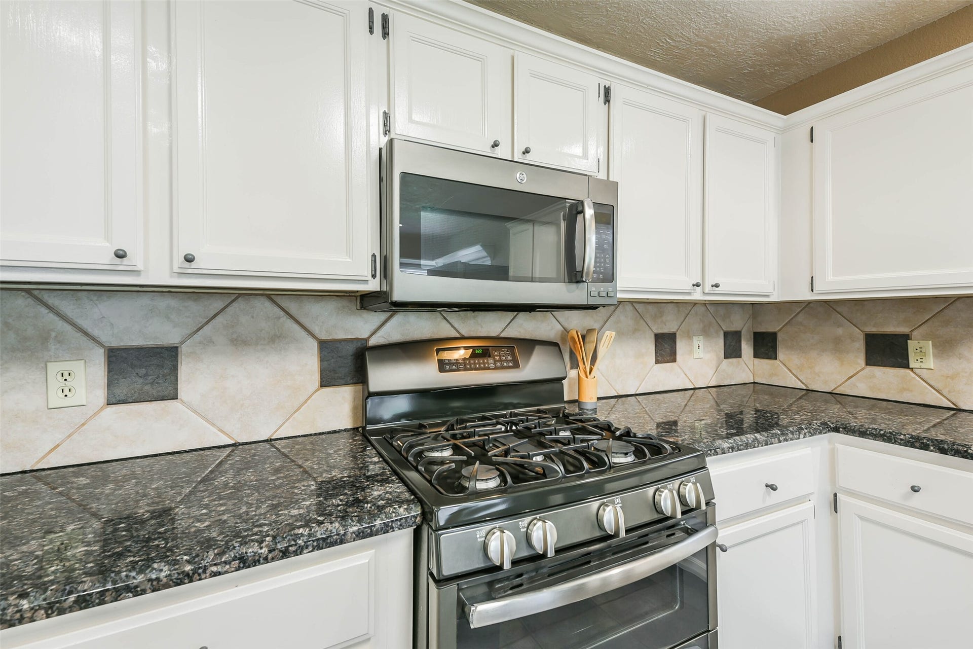 2002 Edinburg Avenue, League City, TX 77573 2002 Edinburg Avenue, League City, TX 77573