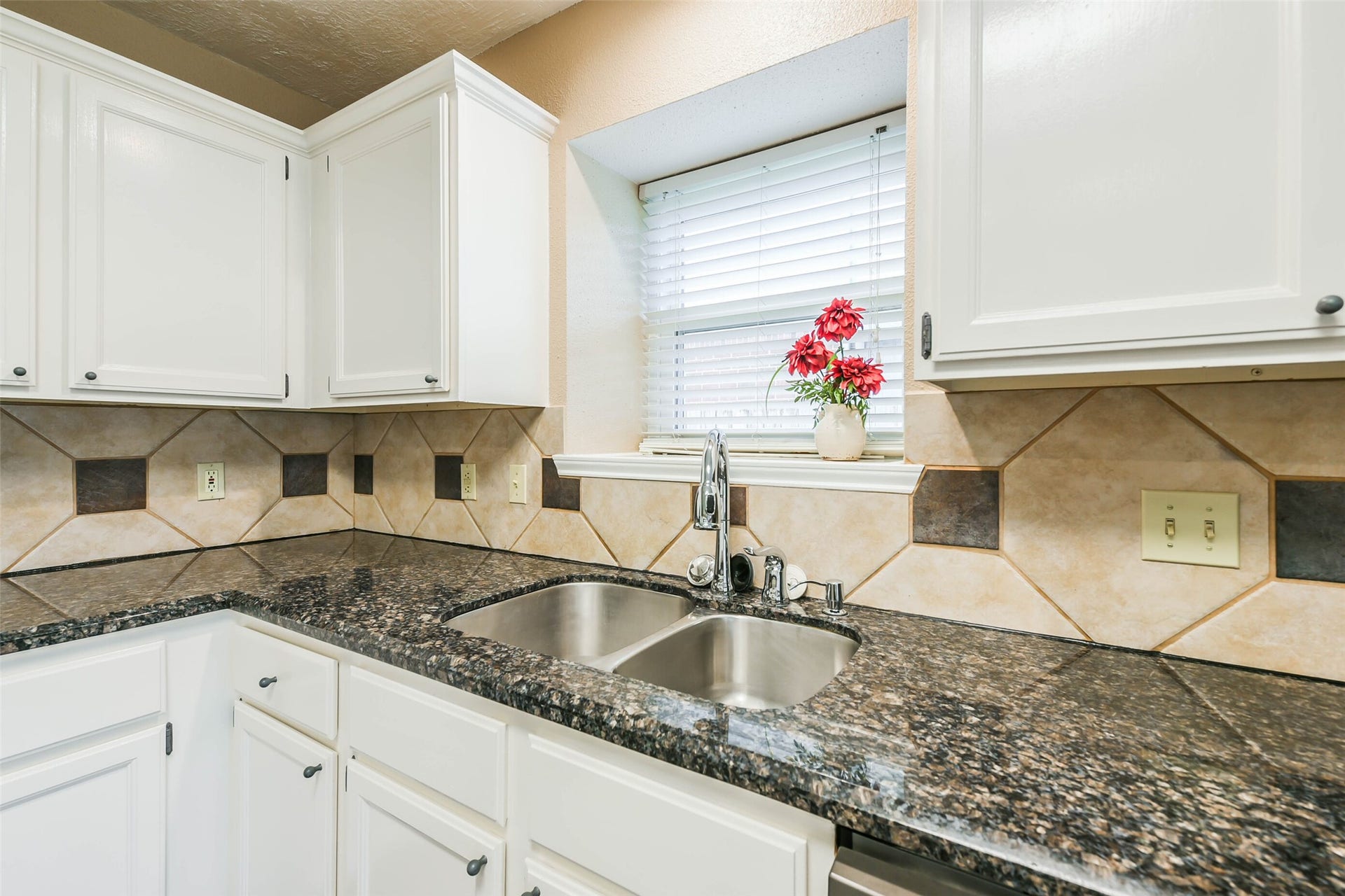 2002 Edinburg Avenue, League City, TX 77573 2002 Edinburg Avenue, League City, TX 77573