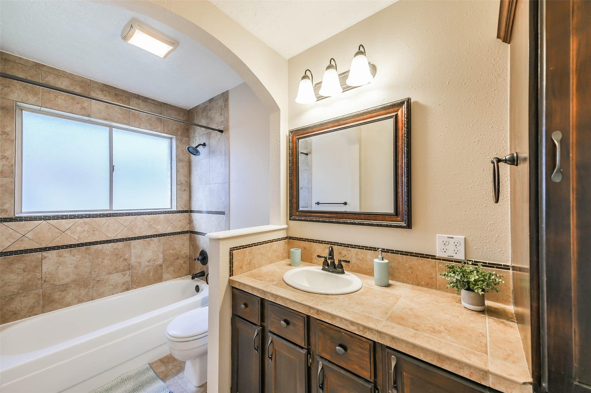 2002 Edinburg Avenue, League City, TX 77573 2002 Edinburg Avenue, League City, TX 77573