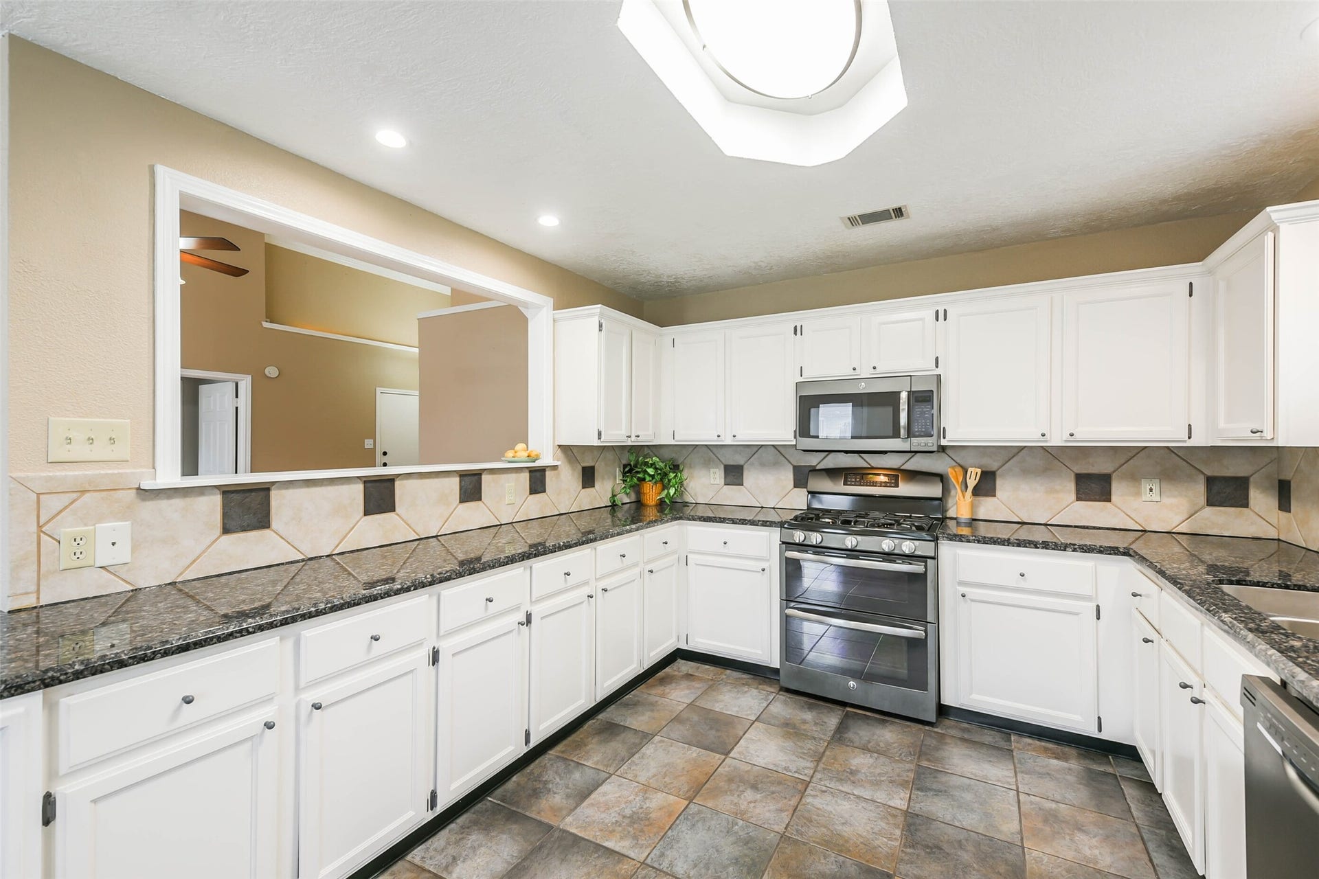2002 Edinburg Avenue, League City, TX 77573 2002 Edinburg Avenue, League City, TX 77573