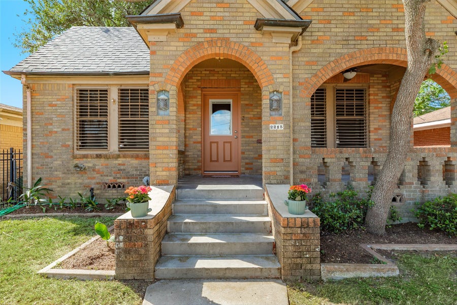 Property photo for 2215 Avenue O 1/2, Galveston, TX