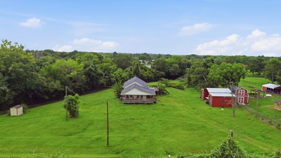 Property photo for 511 County Road 949e, Alvin, TX