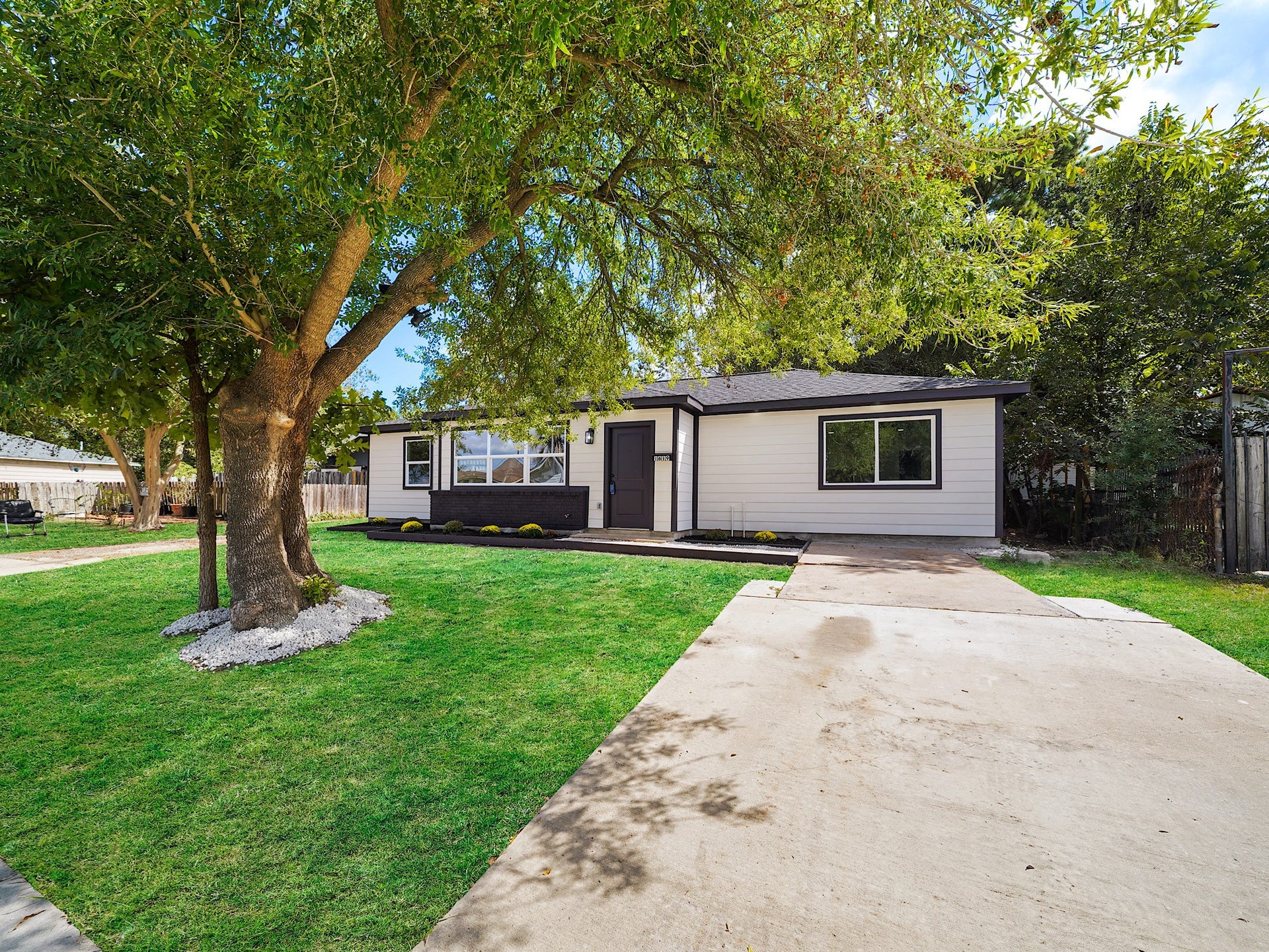1619 Bearle Street, Pasadena, TX 77506 Virtually enhanced lawn