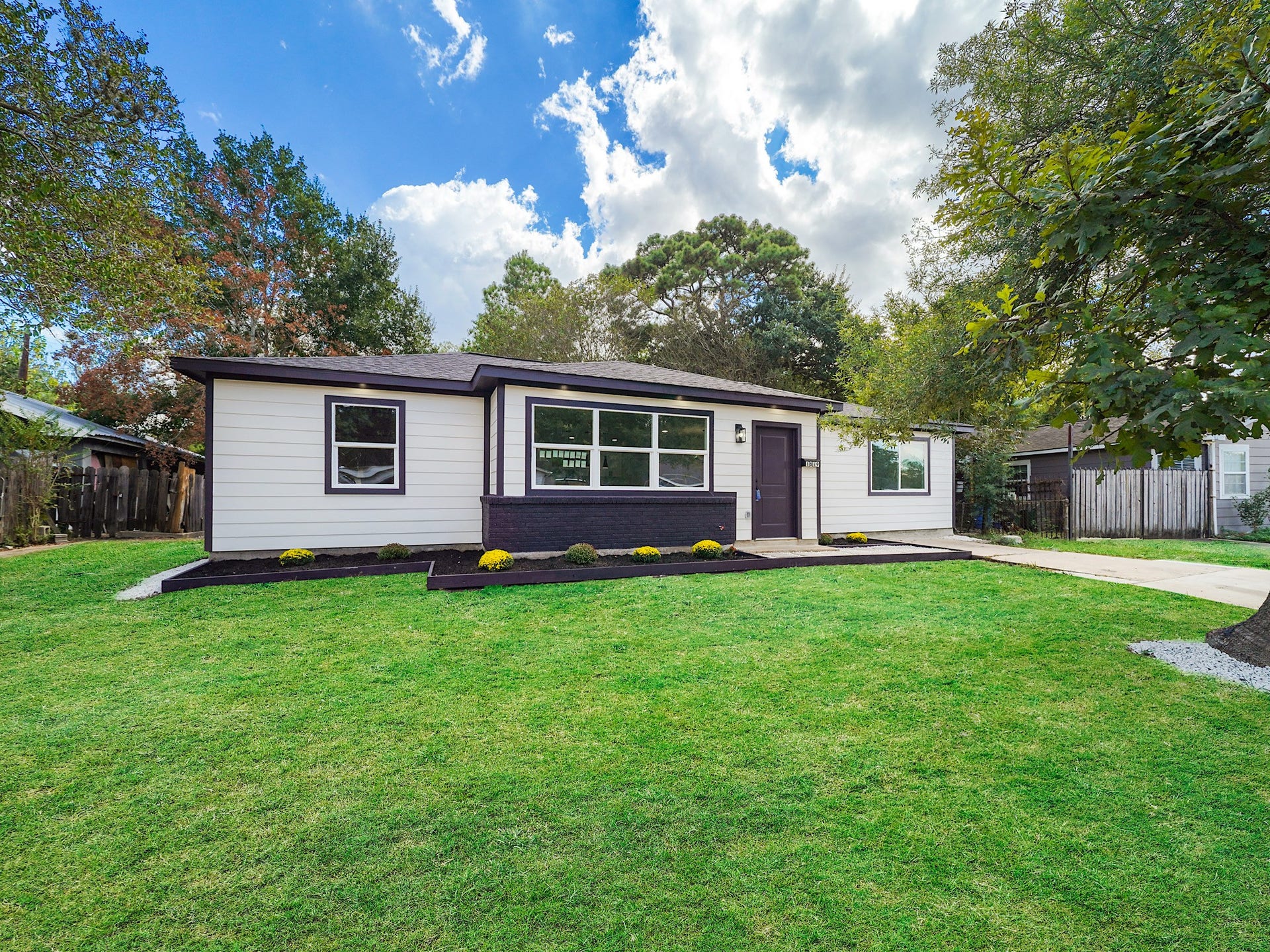 1619 Bearle Street, Pasadena, TX 77506 virtually Enhanced Lawn