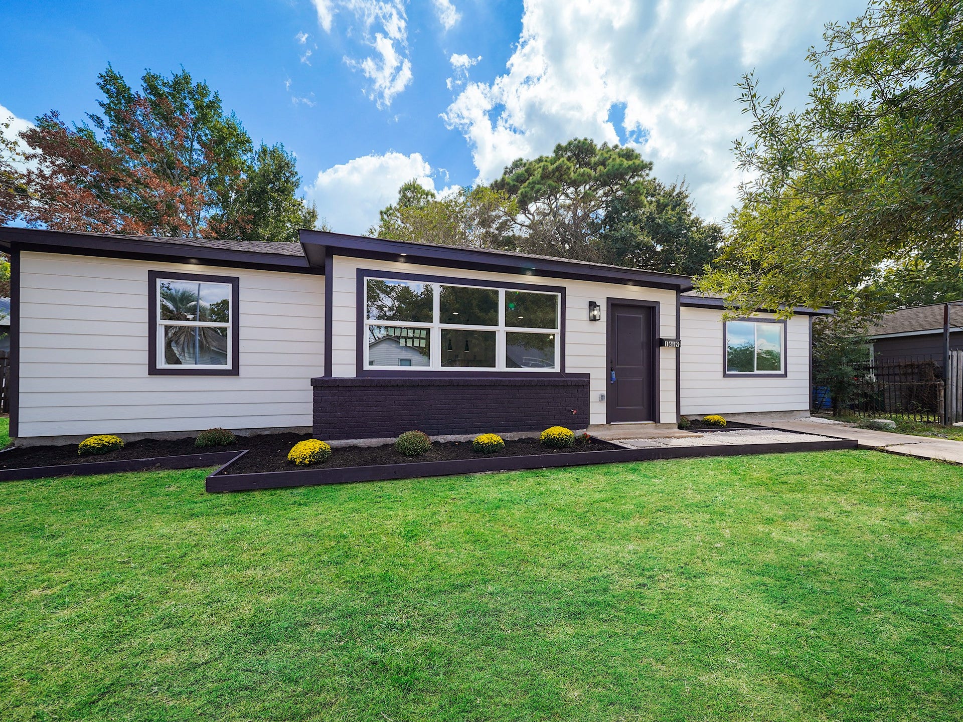 1619 Bearle Street, Pasadena, TX 77506 Virtually Enhanced lawn