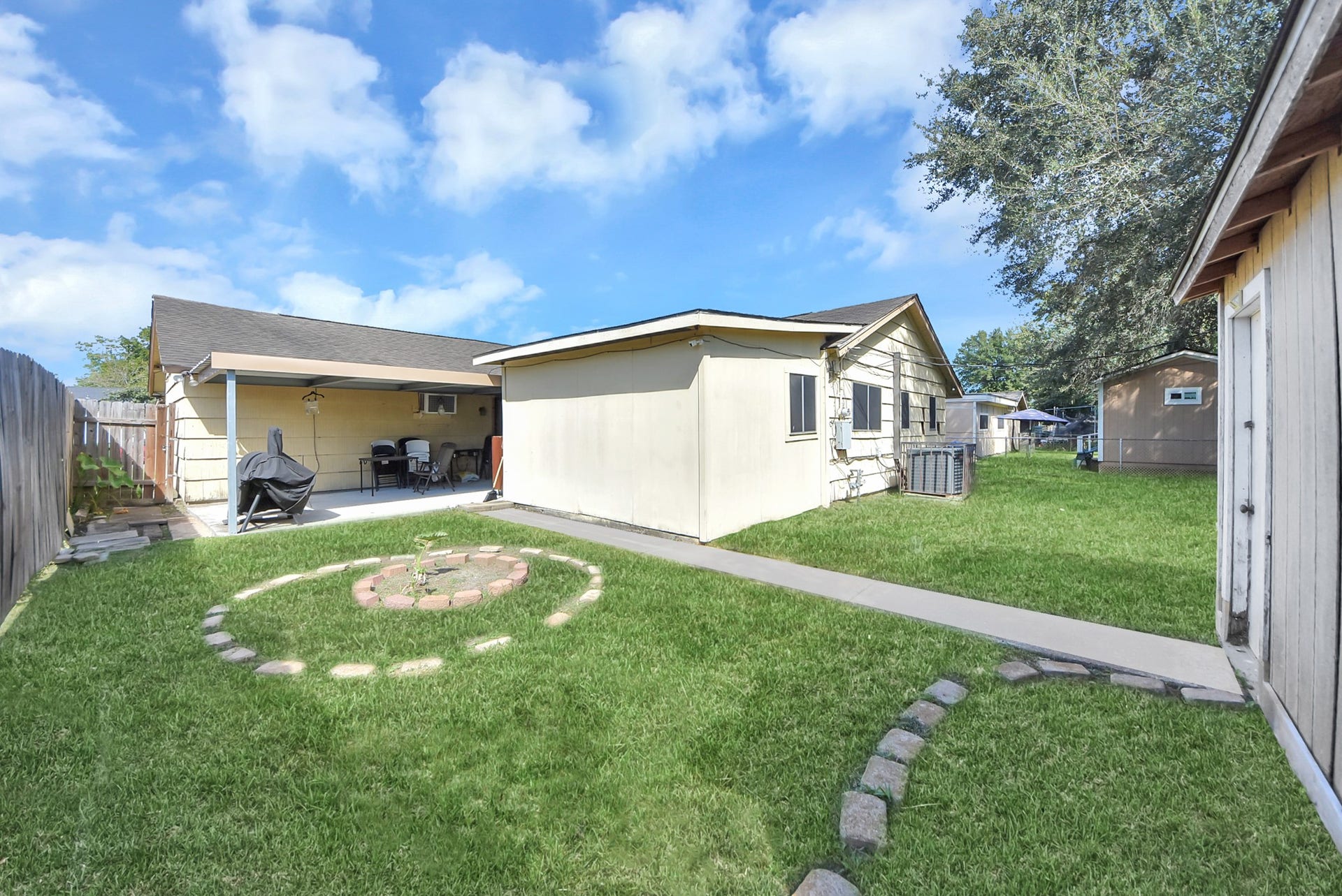 5846 Hirondel Street, Houston, TX 77033