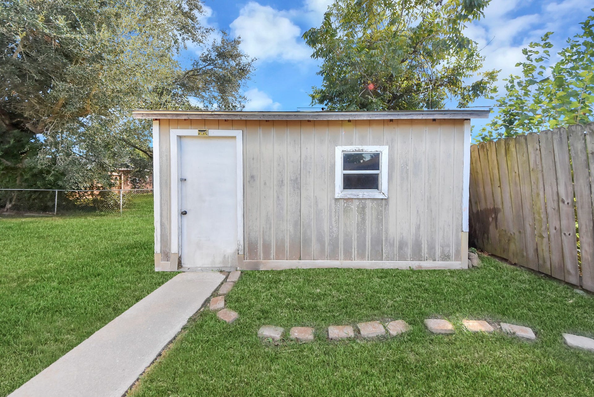 5846 Hirondel Street, Houston, TX 77033