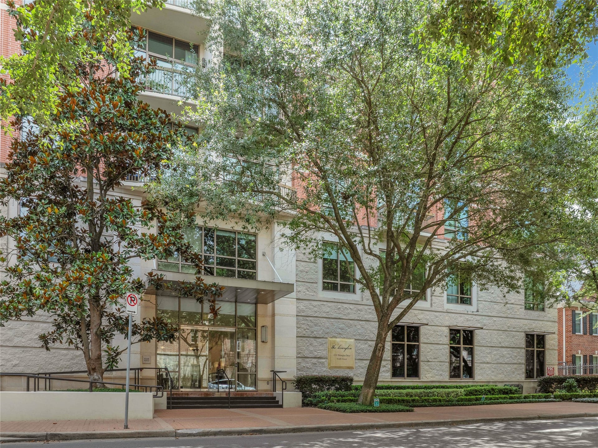 2211 Briarglen Drive, #708, Houston, TX 77027 2211 Briarglen Drive, #708, Houston, TX 77027