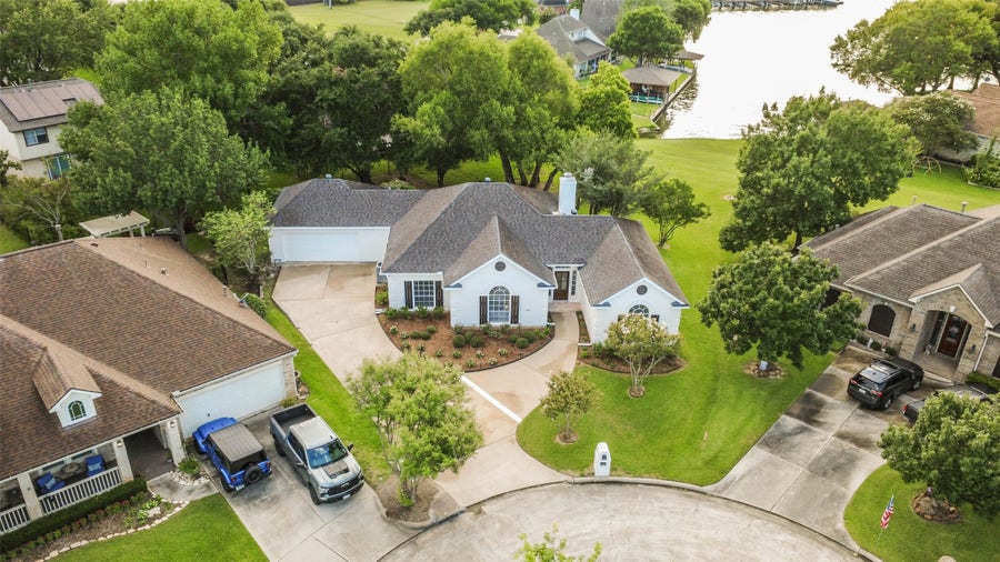 Property photo for 103 Forest Court, Conroe, TX