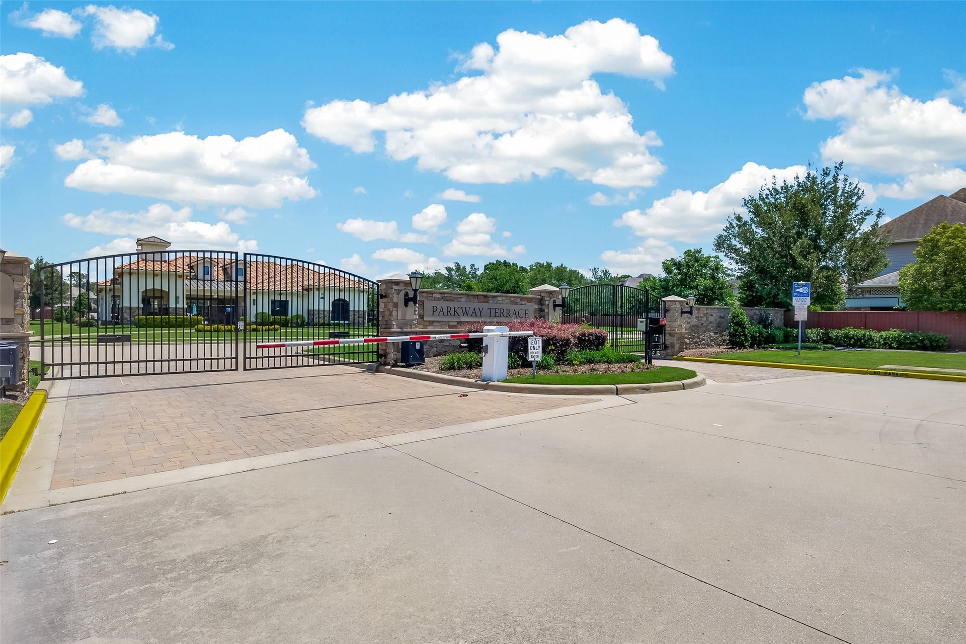 2029 Arrowood Glen Drive, Houston, TX 77077 2029 Arrowood Glen Drive, Houston, TX 77077