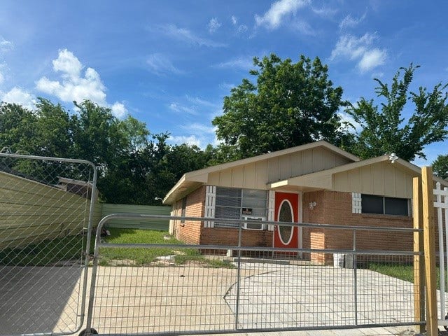 Property photo for 4418 Ludwig Lane, Stafford, TX