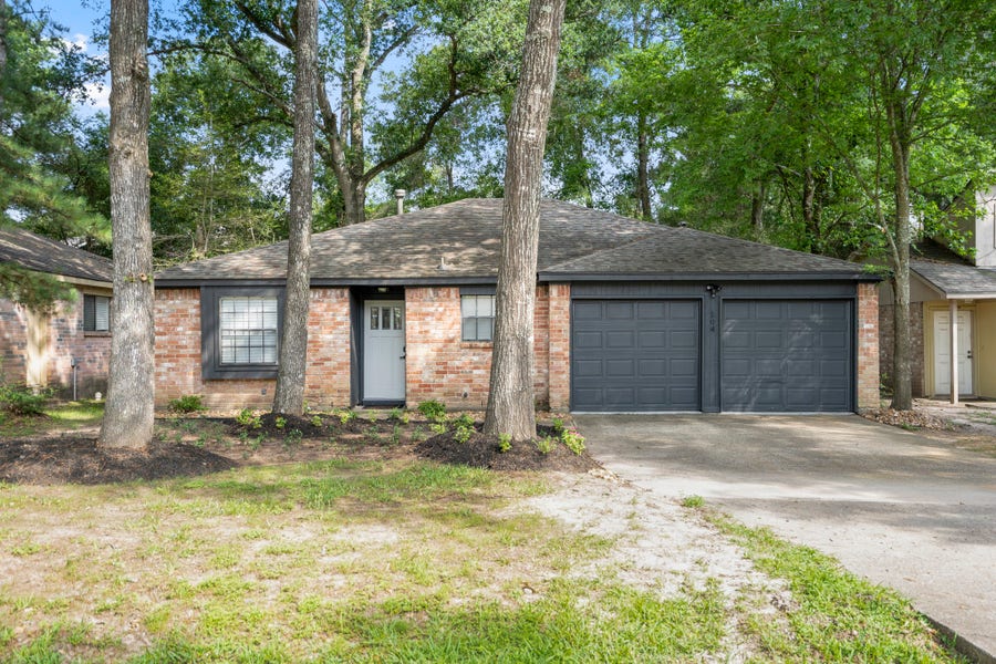 Property photo for 104 W White Willow Circle Circle, The Woodlands, TX