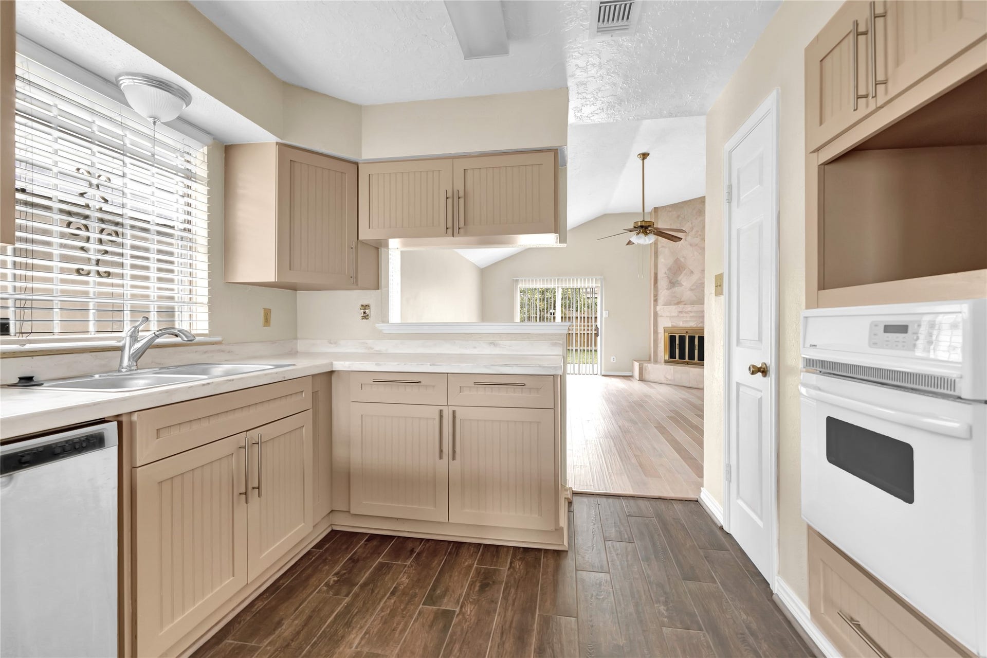 11734 Fairpoint Drive, Houston, TX 77099 11734 Fairpoint Drive, Houston, TX 77099