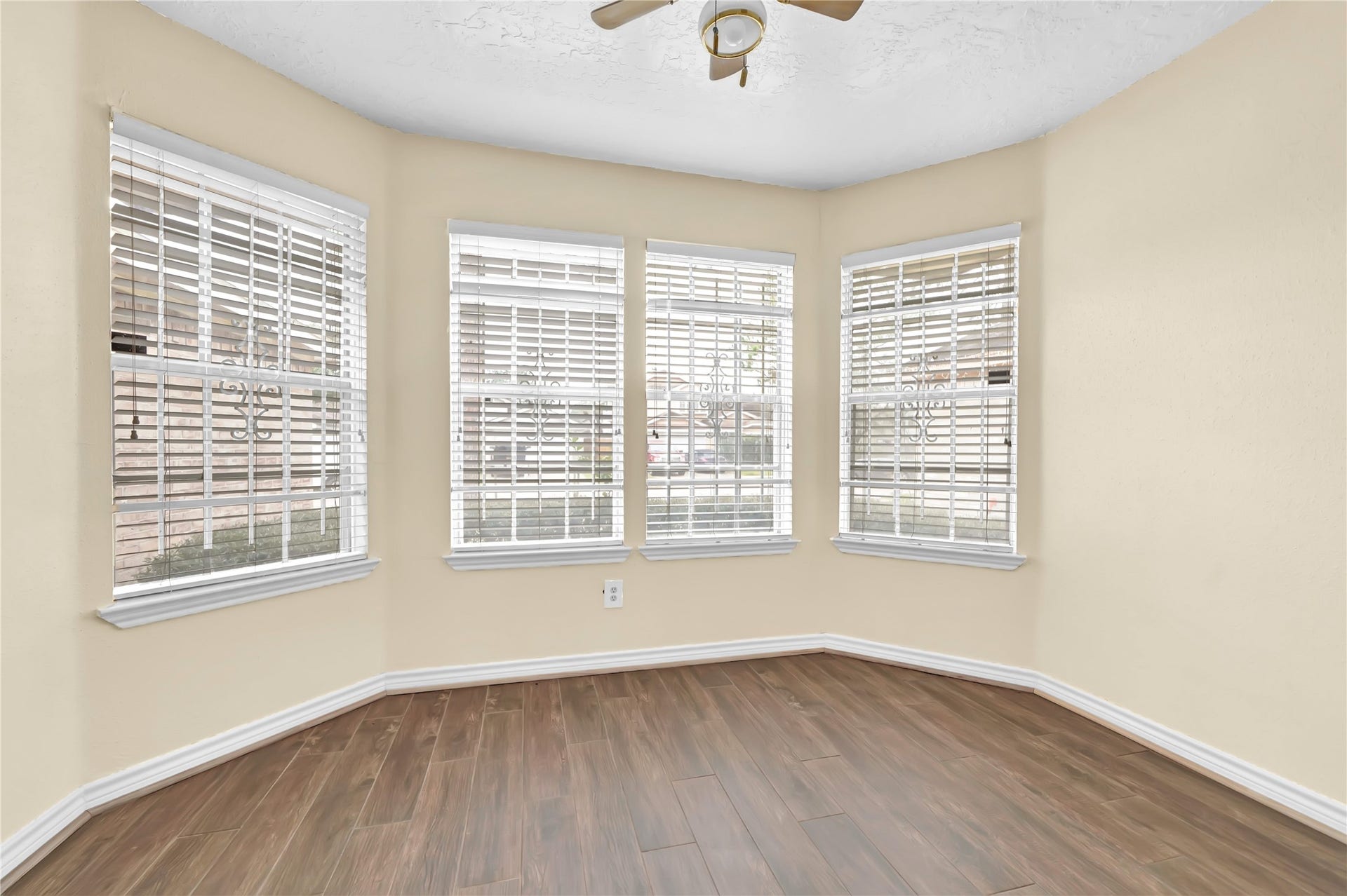 11734 Fairpoint Drive, Houston, TX 77099 11734 Fairpoint Drive, Houston, TX 77099