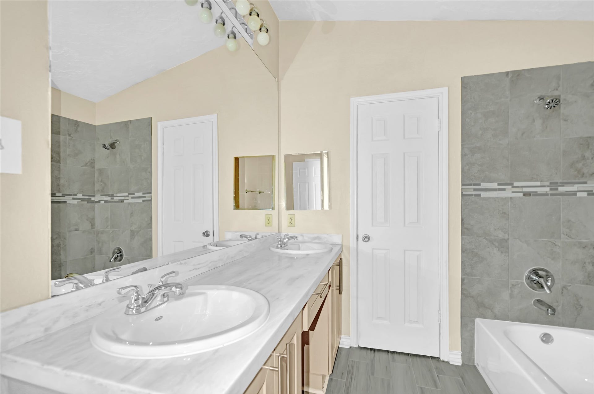 11734 Fairpoint Drive, Houston, TX 77099 11734 Fairpoint Drive, Houston, TX 77099