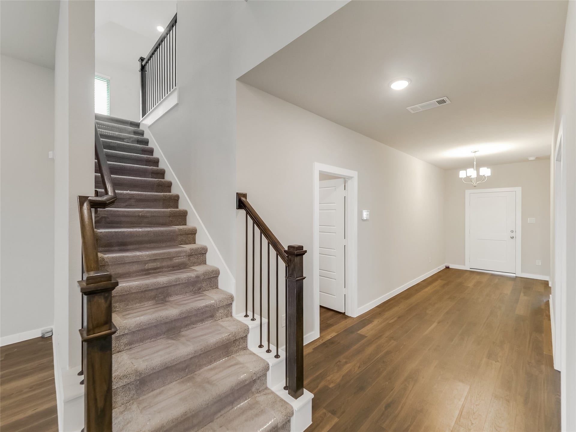 8634 Jetty Glen Drive, Cypress, TX 77493 Stair Landing