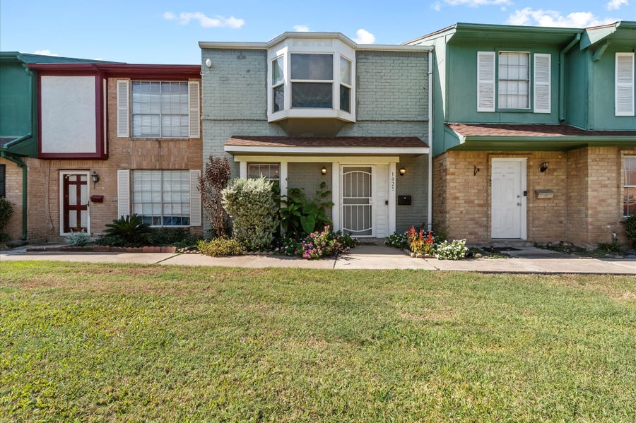 Property photo for 1025 Willow Oaks Circle, Pasadena, TX
