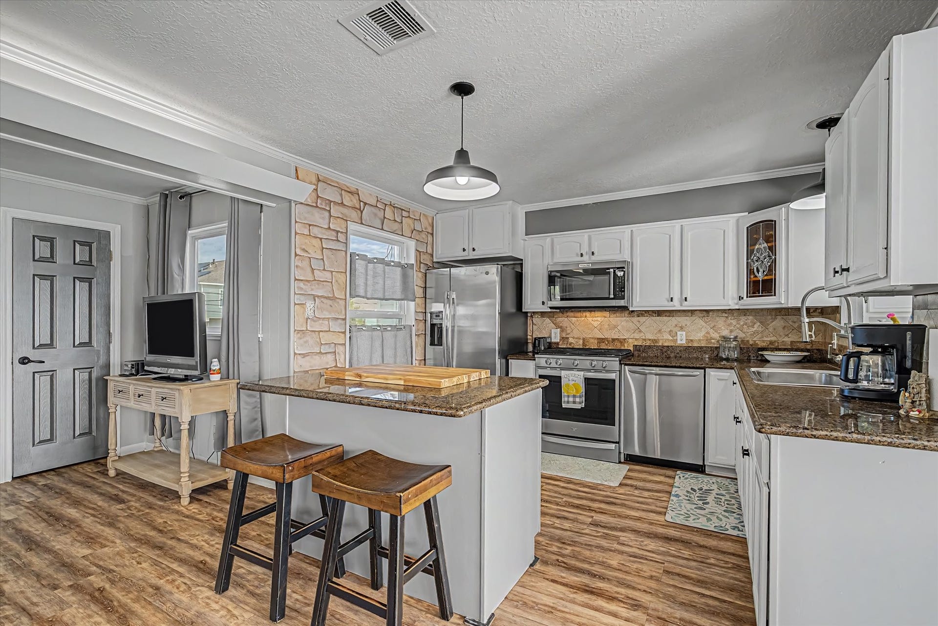 400 Ling, Bayou Vista, TX 77563 400 Ling, Bayou Vista, TX 77563