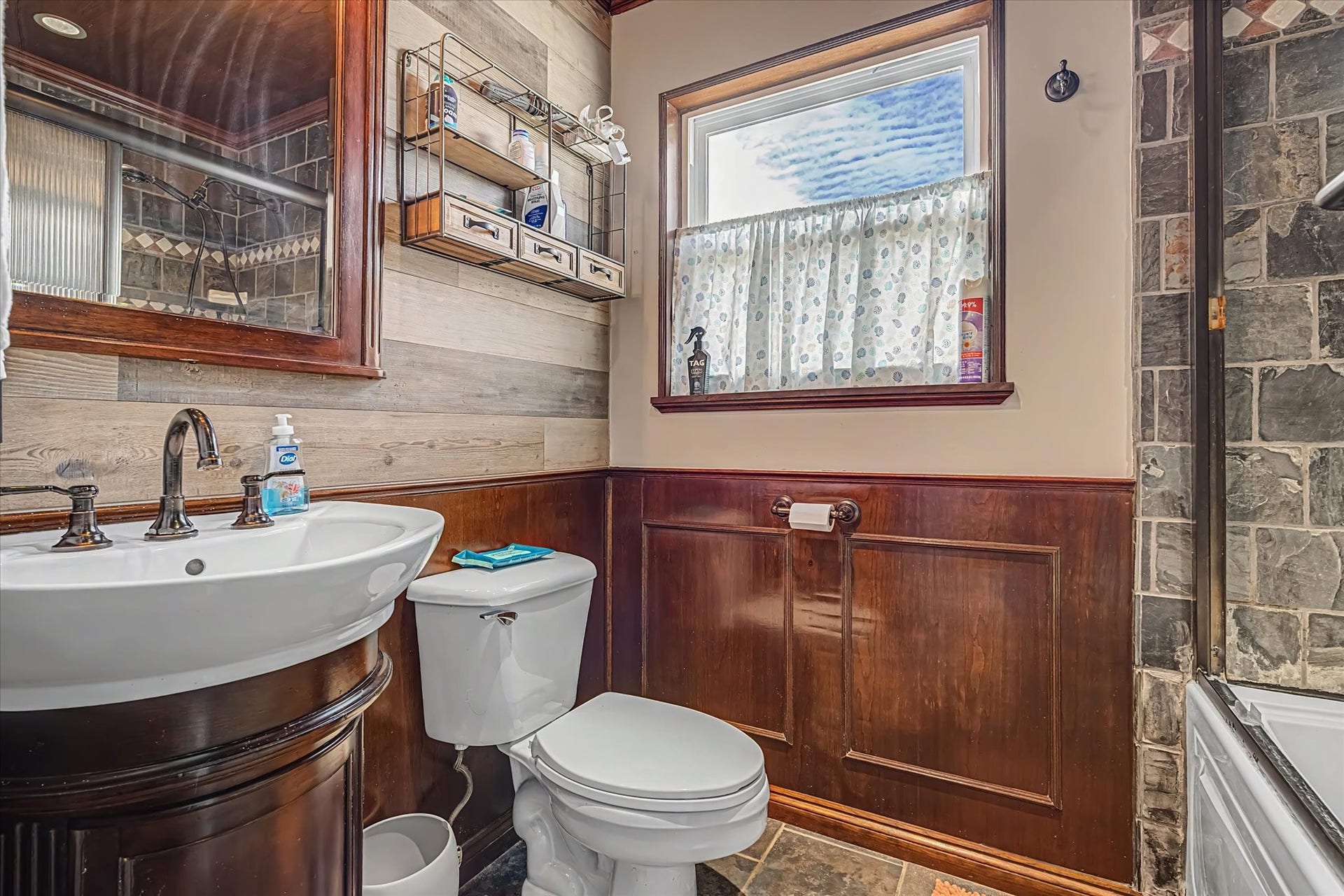 400 Ling, Bayou Vista, TX 77563 400 Ling, Bayou Vista, TX 77563