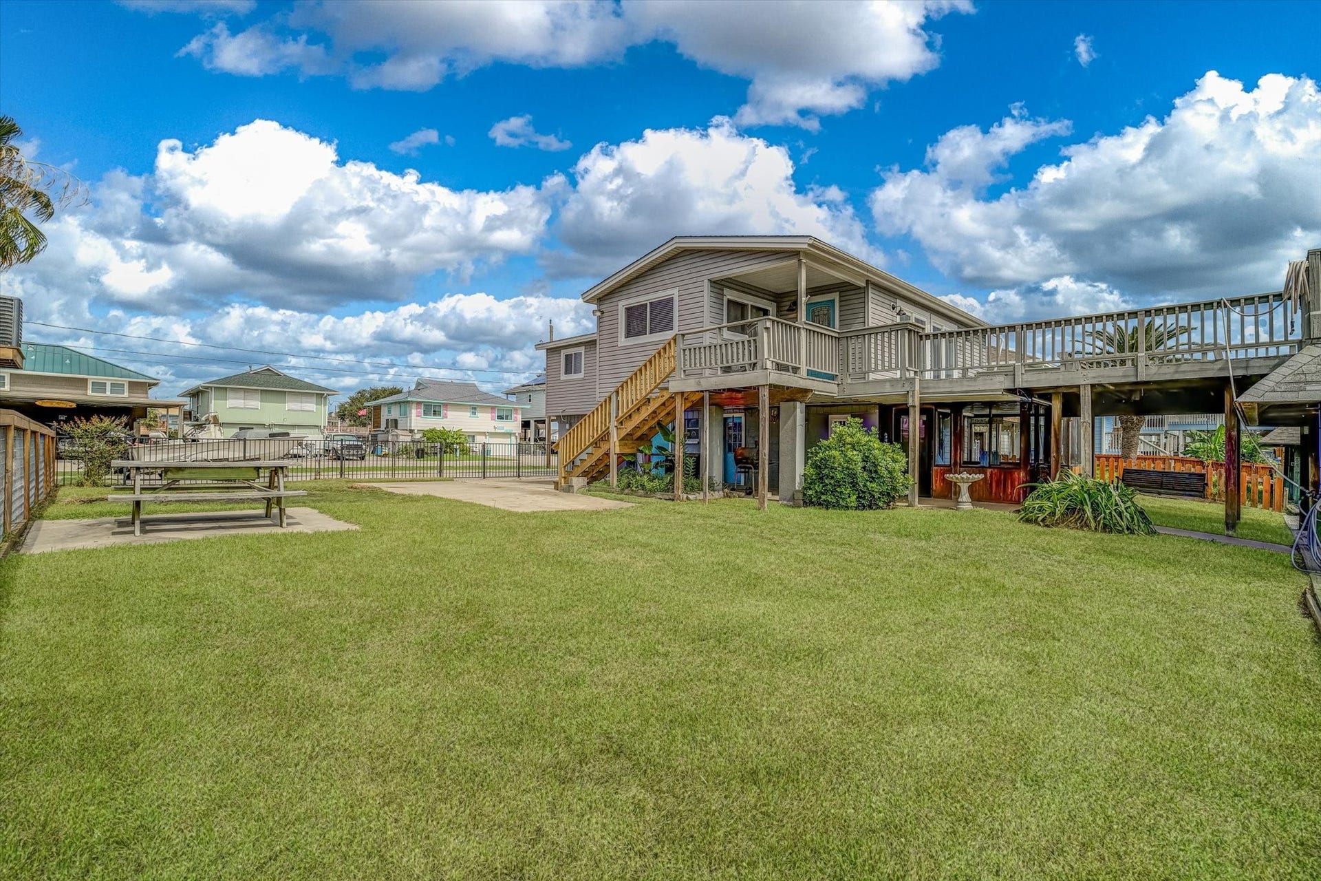 400 Ling, Bayou Vista, TX 77563 400 Ling, Bayou Vista, TX 77563
