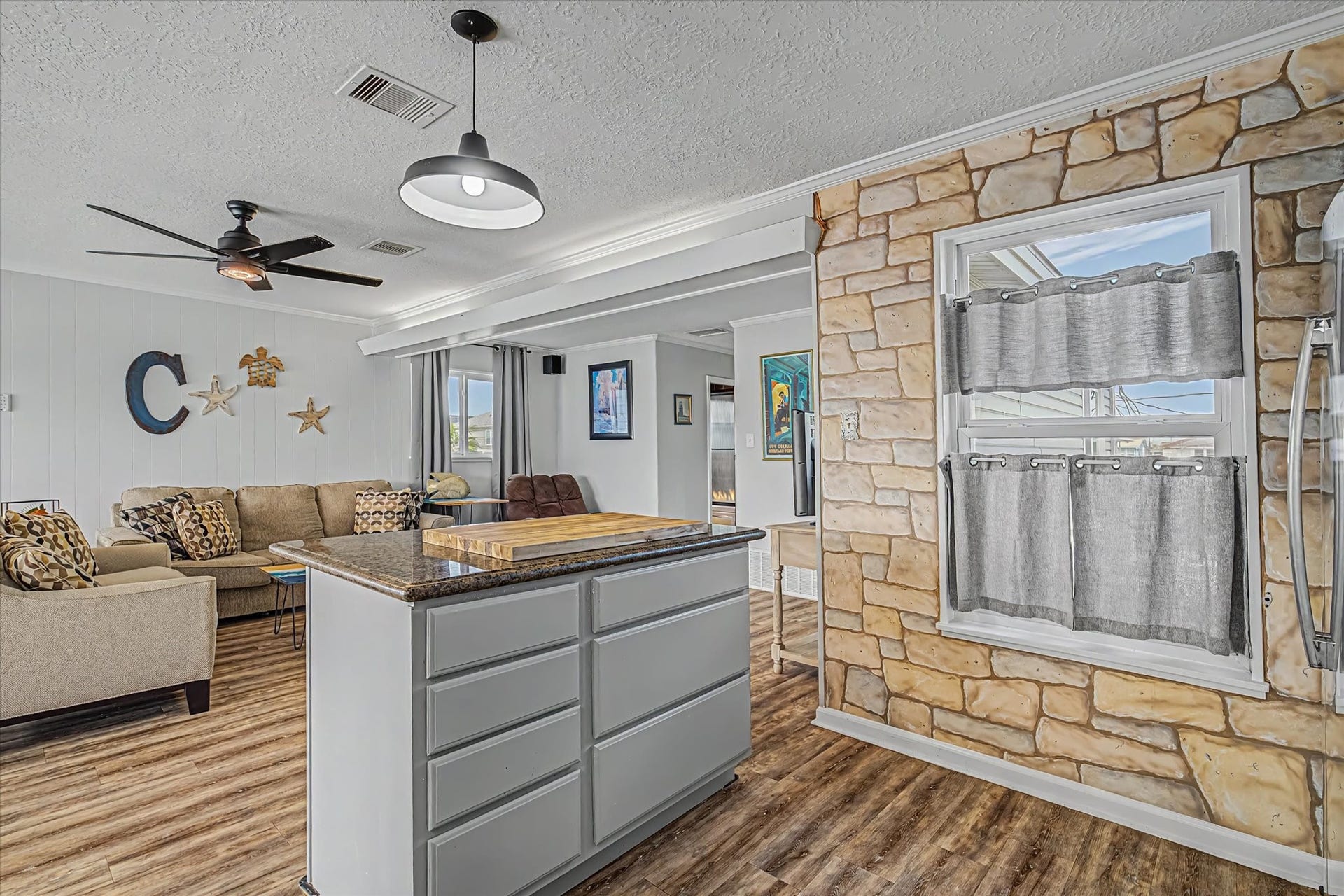 400 Ling, Bayou Vista, TX 77563 400 Ling, Bayou Vista, TX 77563