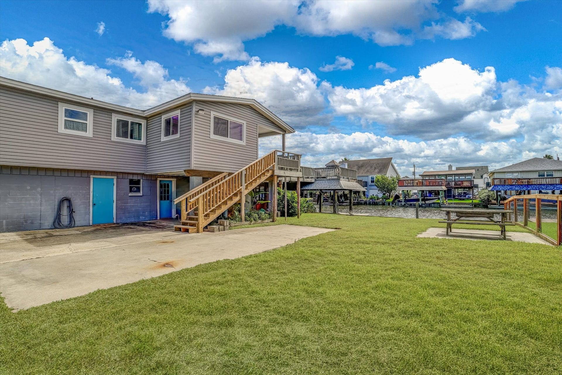 400 Ling, Bayou Vista, TX 77563 400 Ling, Bayou Vista, TX 77563