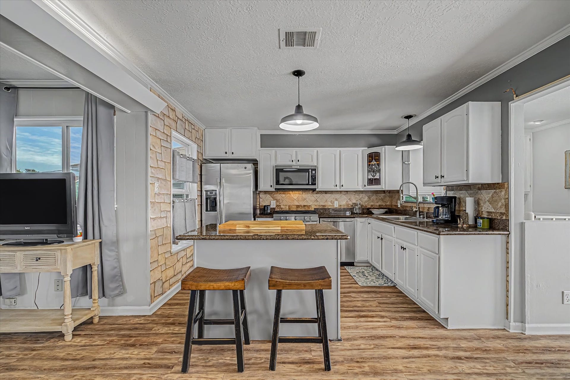 400 Ling, Bayou Vista, TX 77563 400 Ling, Bayou Vista, TX 77563