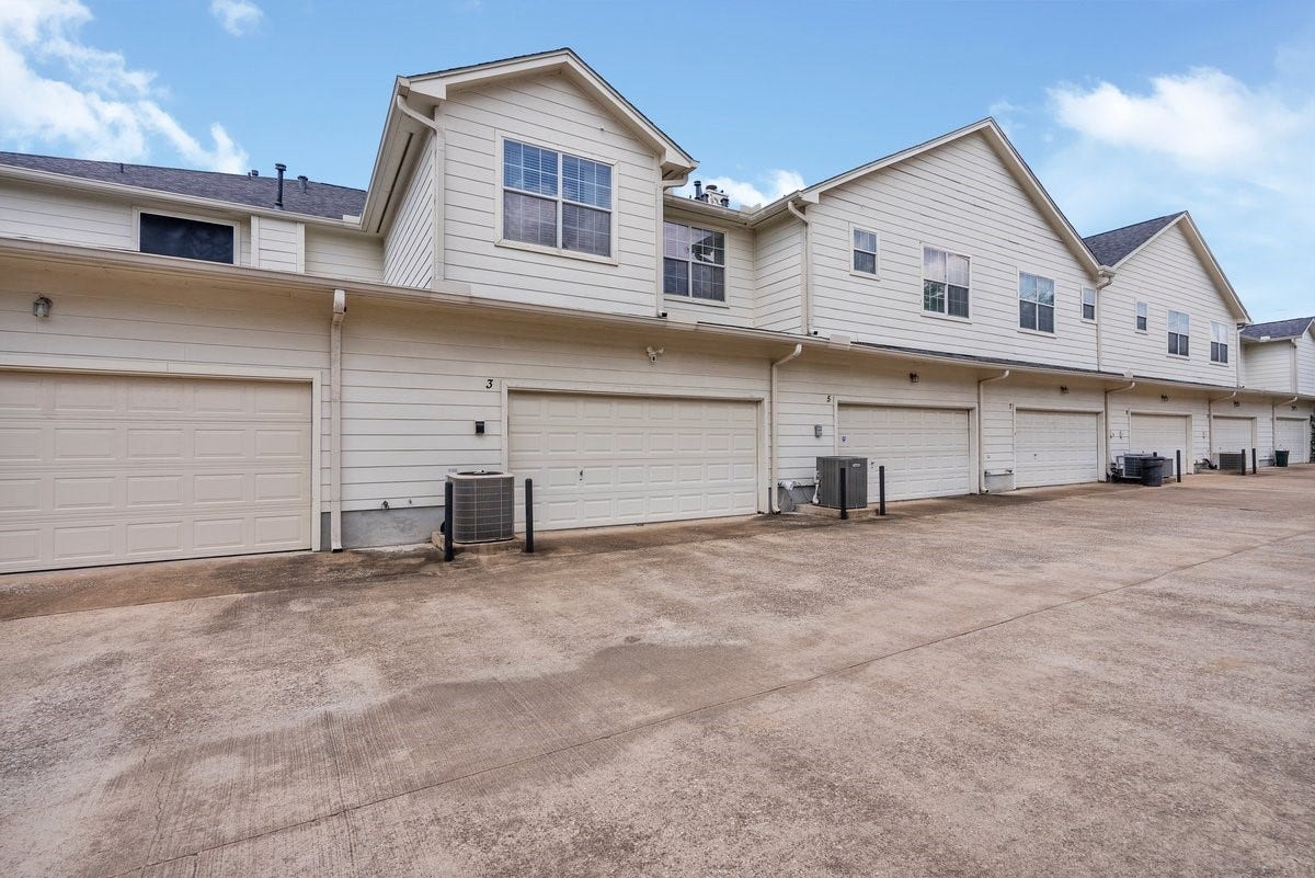 Enjoy your very own attached parking garage!