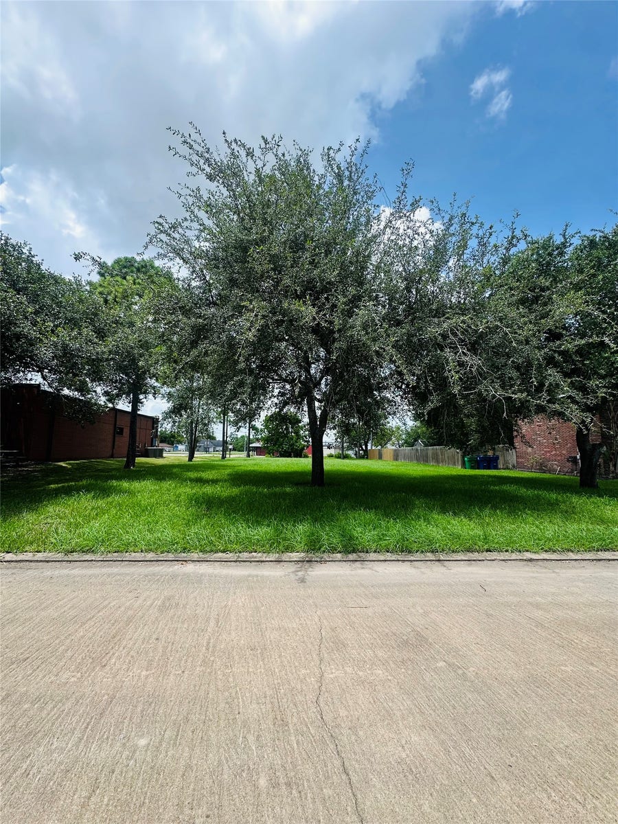 Property photo for 101 Knight Street, Angleton, TX