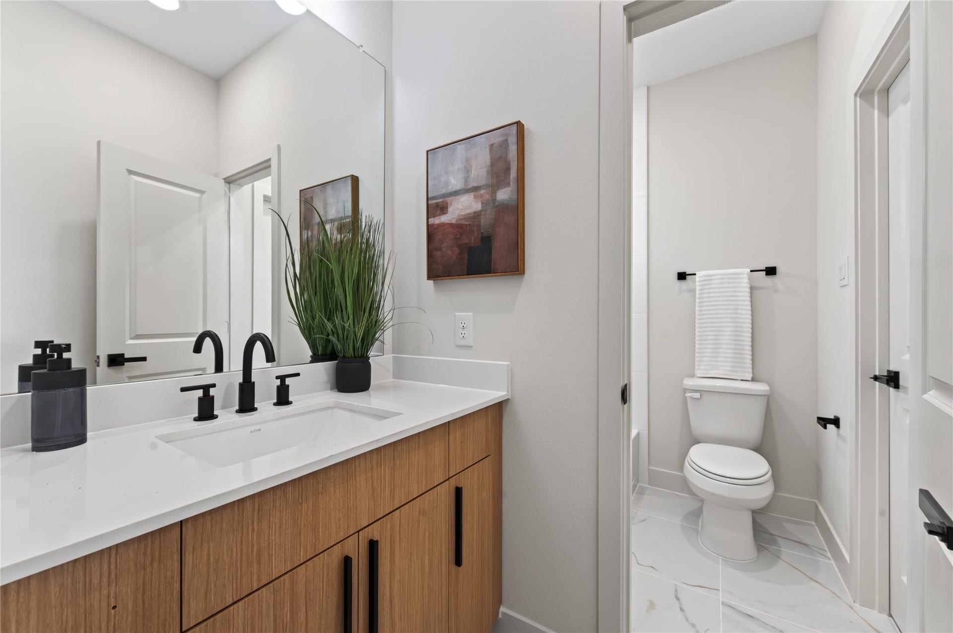 Jack & Jill bathroom with private vanities.