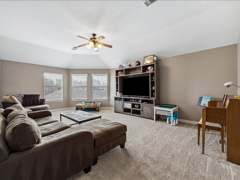 9007 Avebury Stone Circle, Missouri City, TX 77459 An impressive upstairs game room with vaulted ceilings, ceiling fan, and plenty of room for a sectional sofa, large-screen entertainment center, and game tables. The ultimate family hangout and movie night destination.
