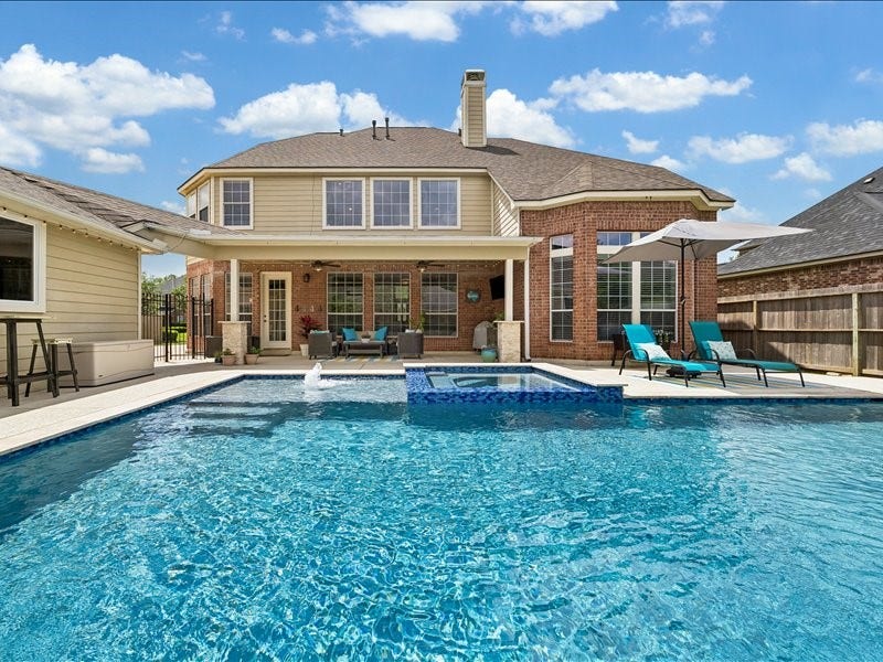 9007 Avebury Stone Circle, Missouri City, TX 77459 Imagine ending your day here. Whether you're floating in the saltwater pool, enjoying dinner under the covered patio or hosting friends, this backyard was designed for relaxing and entertaining.