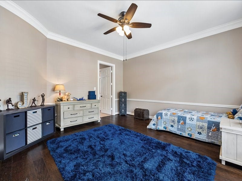 9007 Avebury Stone Circle, Missouri City, TX 77459 Designed as a formal dining room, currently styled as an extra bedroomthis versatile space adapts to your needs. Flex room offering endless possibilities: dining area, home office, playroom, or guest space.