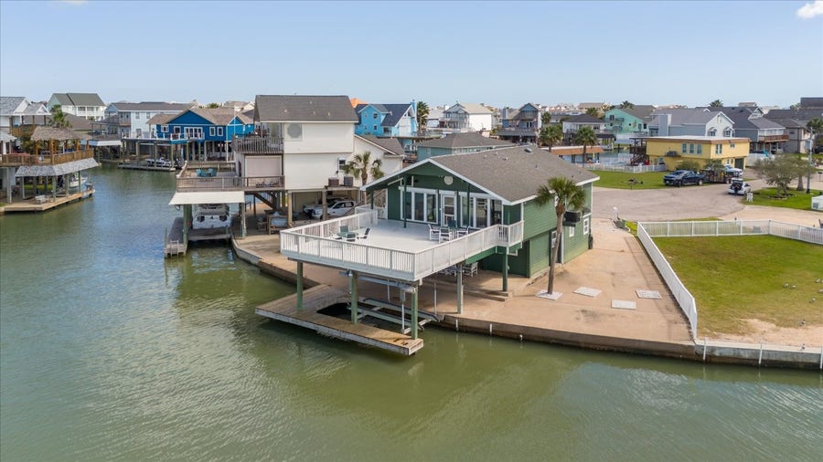 Property photo for 427 Tahiti Road, Tiki Island, TX