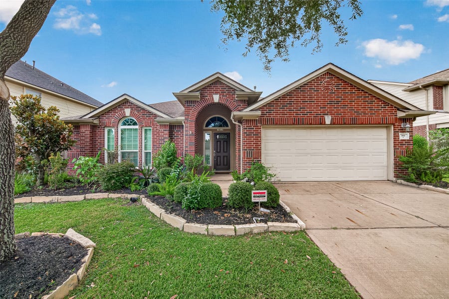 Property photo for 7519 TRAIL HOLLOW, Missouri City, TX