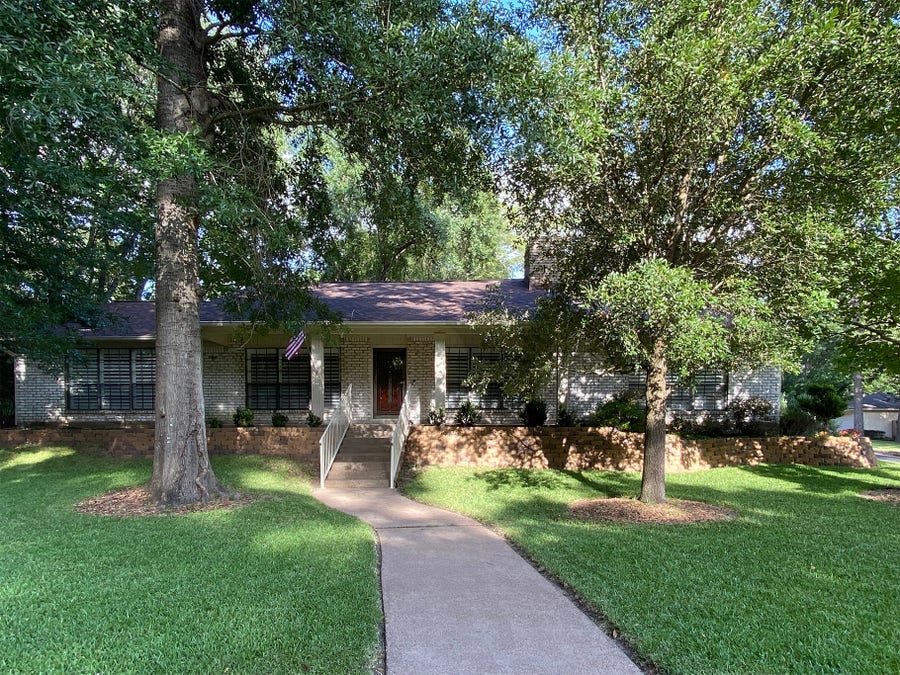 Property photo for 372 Oak Hill Drive, Huntsville, TX