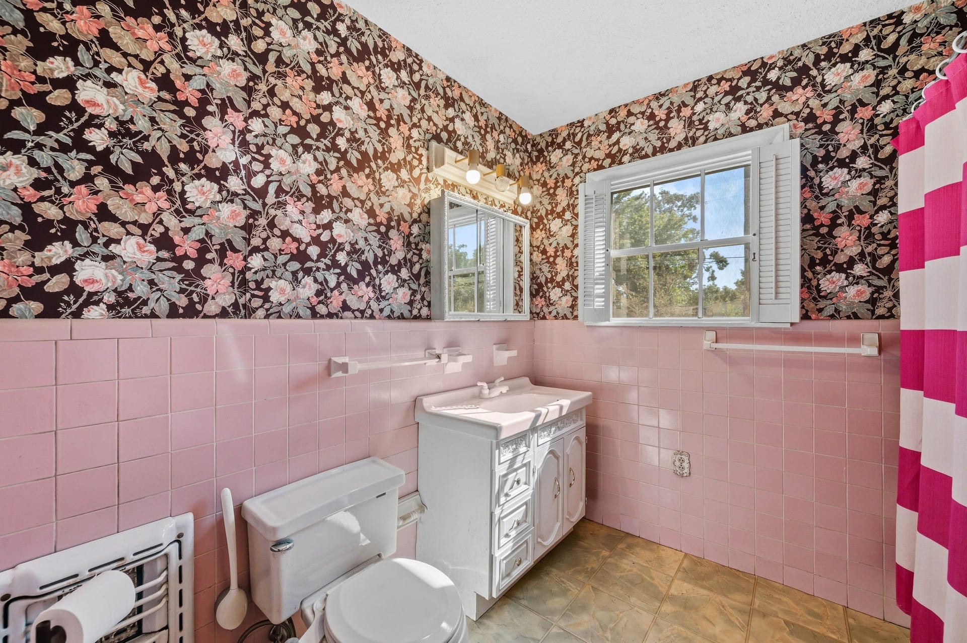 401 N Pruett Street, Baytown, TX 77520 401 N Pruett Street, Baytown, TX 77520