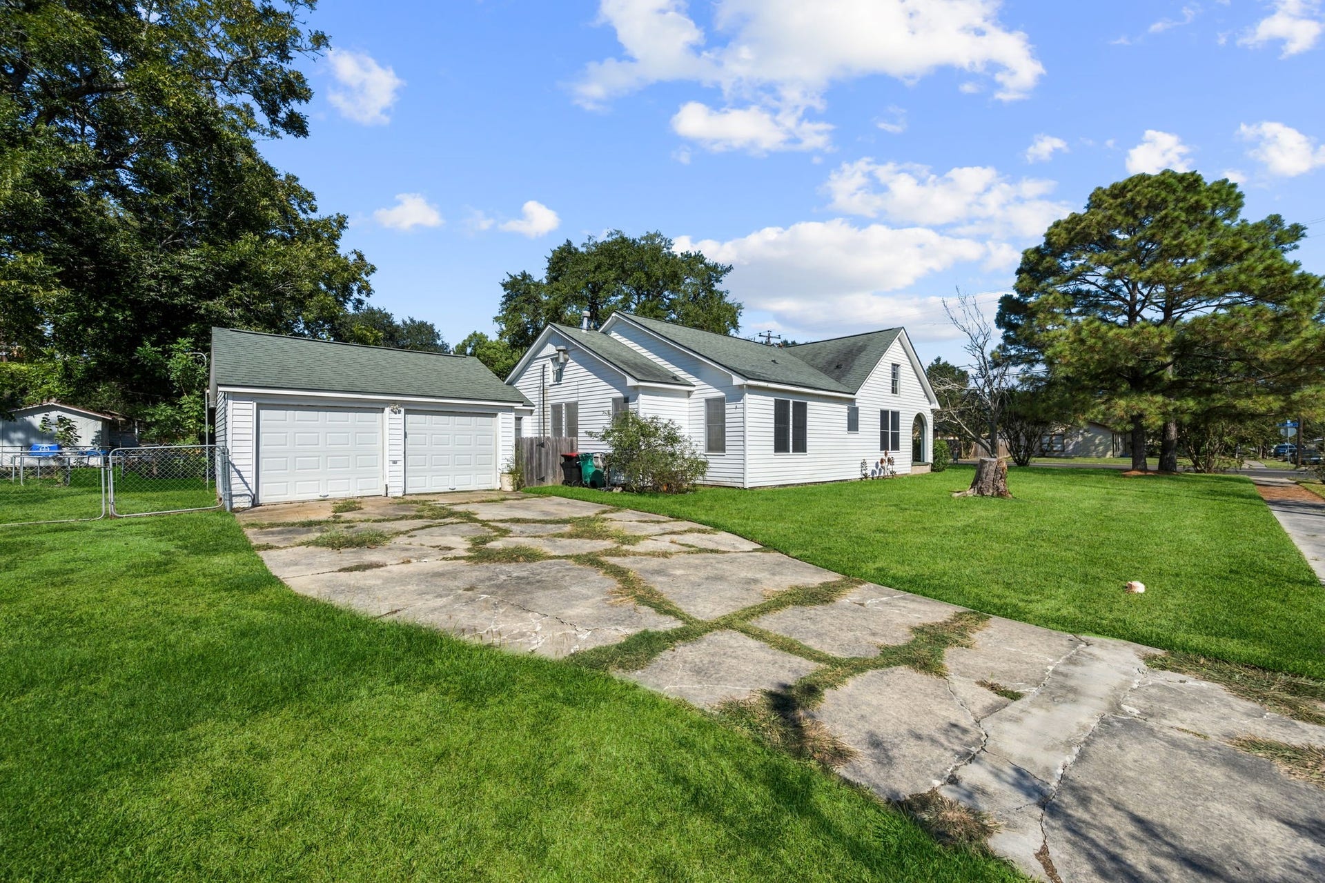 401 N Pruett Street, Baytown, TX 77520 401 N Pruett Street, Baytown, TX 77520