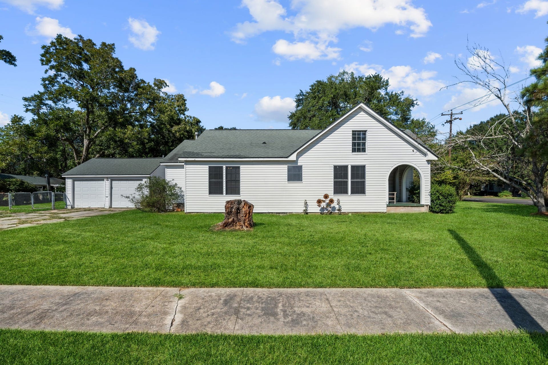 401 N Pruett Street, Baytown, TX 77520 401 N Pruett Street, Baytown, TX 77520