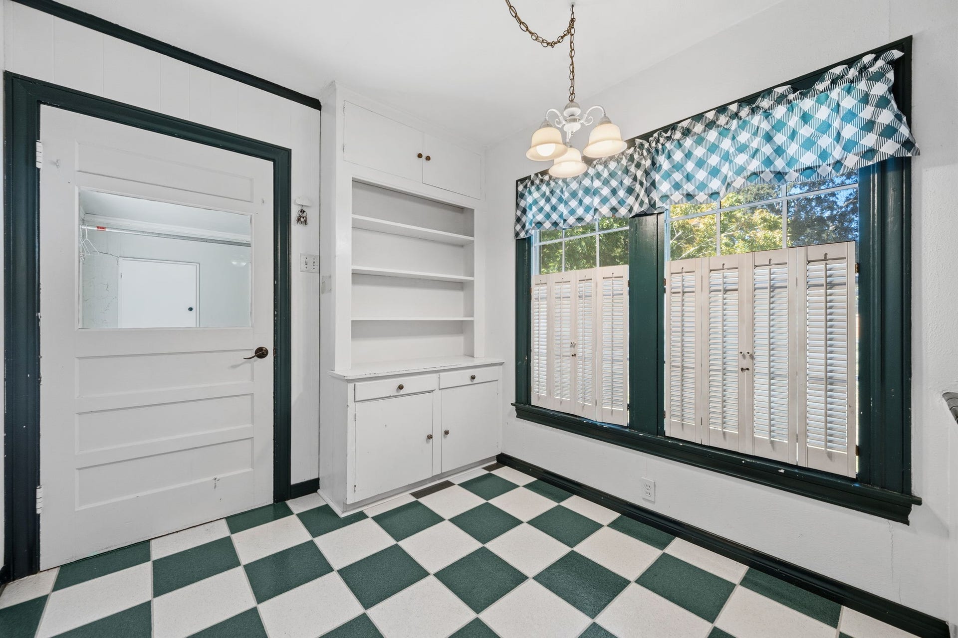 401 N Pruett Street, Baytown, TX 77520 401 N Pruett Street, Baytown, TX 77520