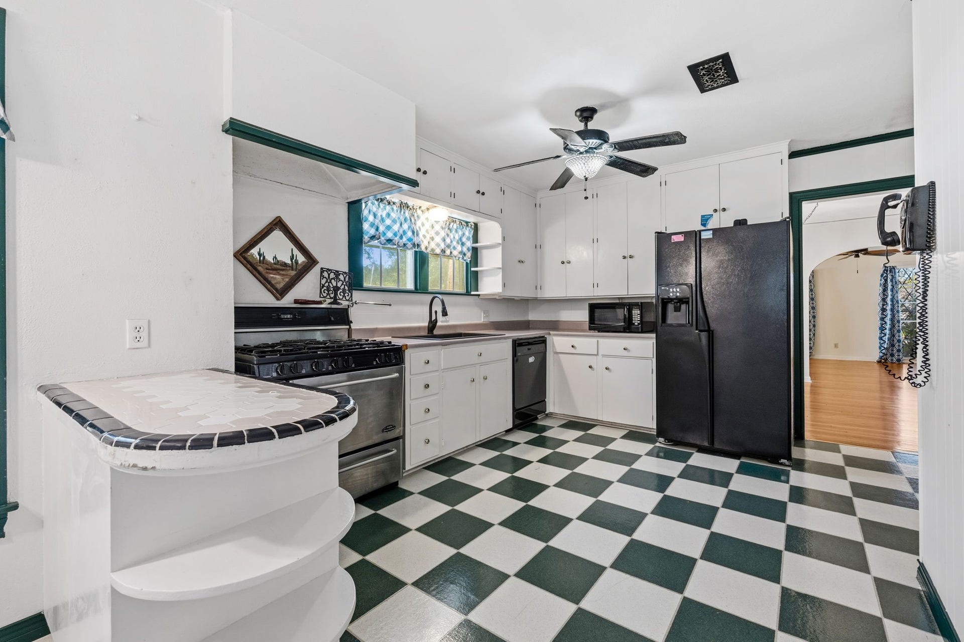 401 N Pruett Street, Baytown, TX 77520 401 N Pruett Street, Baytown, TX 77520