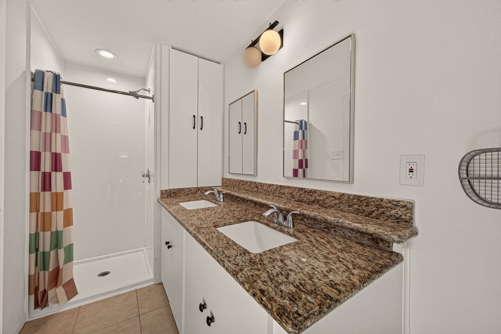 9538 Kerrwood Lane, Houston, TX 77080 The upstairs full bath with walk in shower.