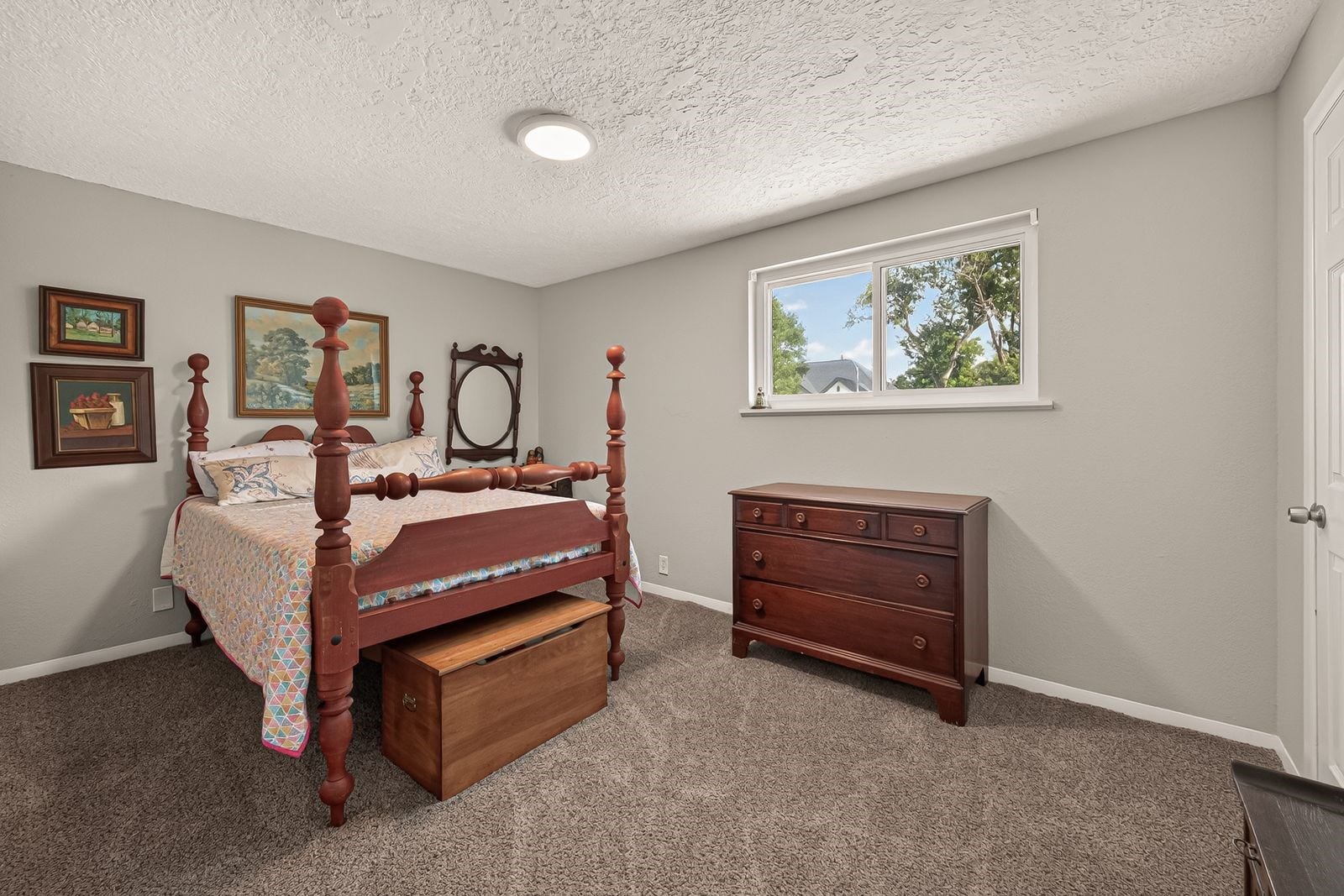 9538 Kerrwood Lane, Houston, TX 77080 Upstairs bedroom number three.