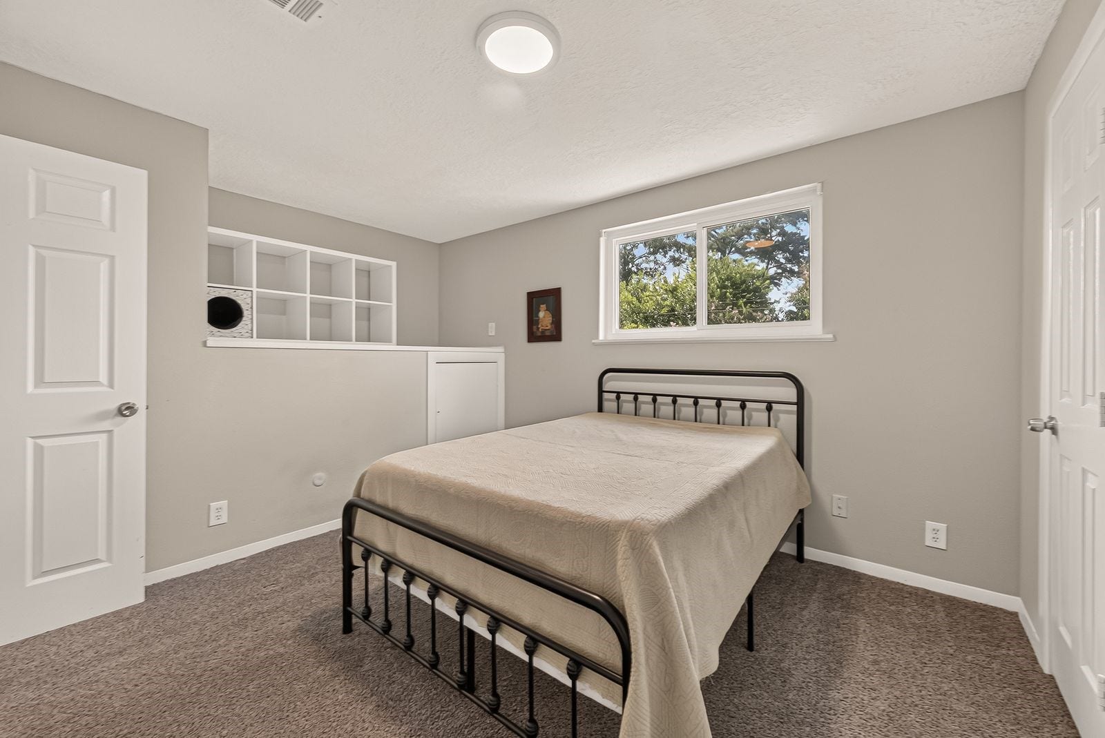 9538 Kerrwood Lane, Houston, TX 77080 The first of three upstairs bedrooms with fun shelving and a secret hiding place.