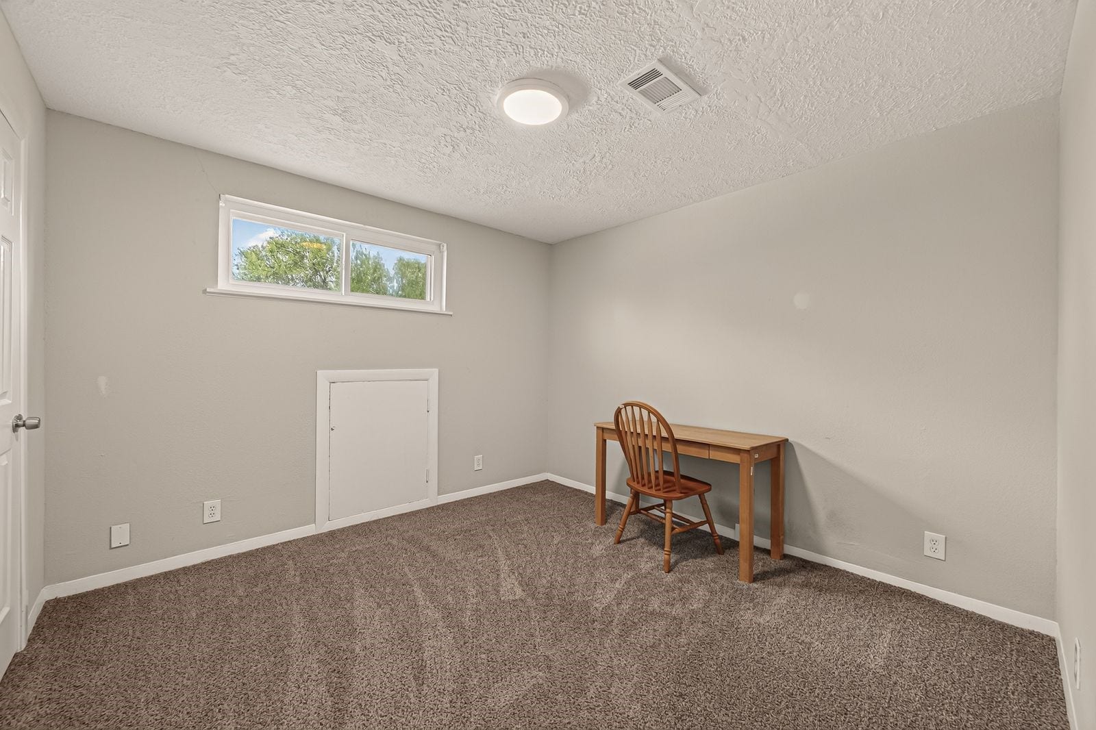 9538 Kerrwood Lane, Houston, TX 77080 The second upstairs bedroom.