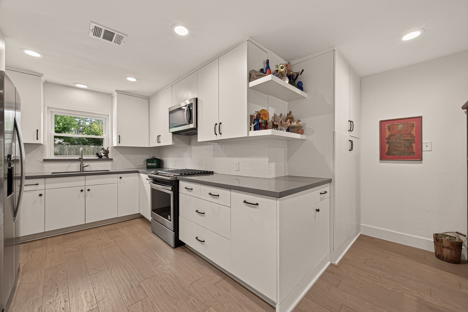 9538 Kerrwood Lane, Houston, TX 77080 Storage, shelving and a large pantry keep all your kitchen essentials within quick reach.