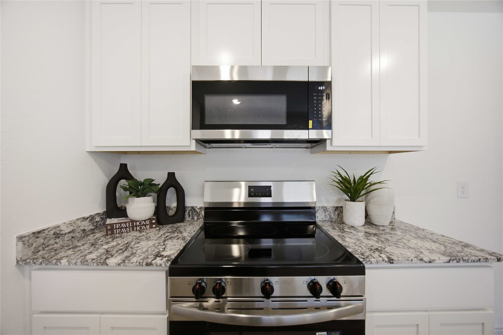 6035 Pineapple Street, Houston, TX 77048